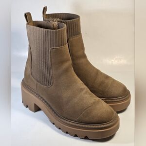 Universal Thread Women's 9 Chunky Lug Sole Y2K Boots Faux Suede Memory Foam Zip